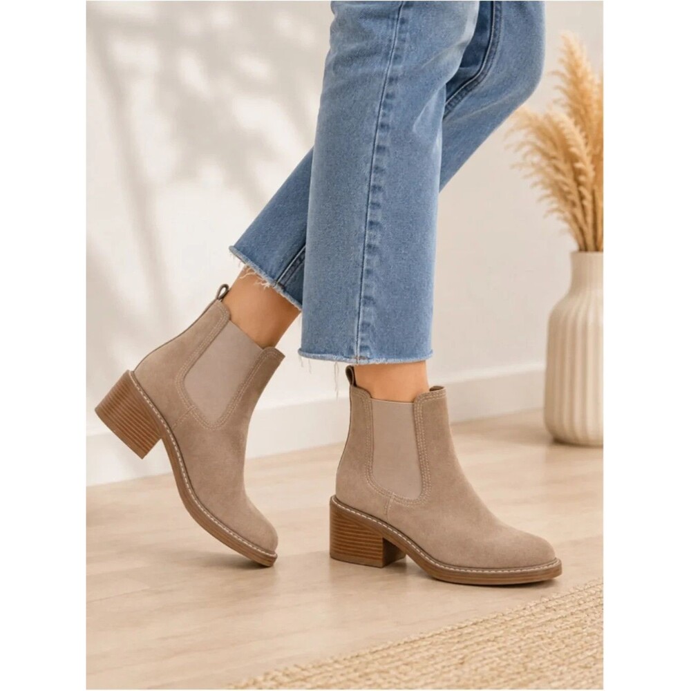 Steve Madden Laurely Pull On Chelsea Ankle Bootie Womens 7.5M Light Taupe Suede